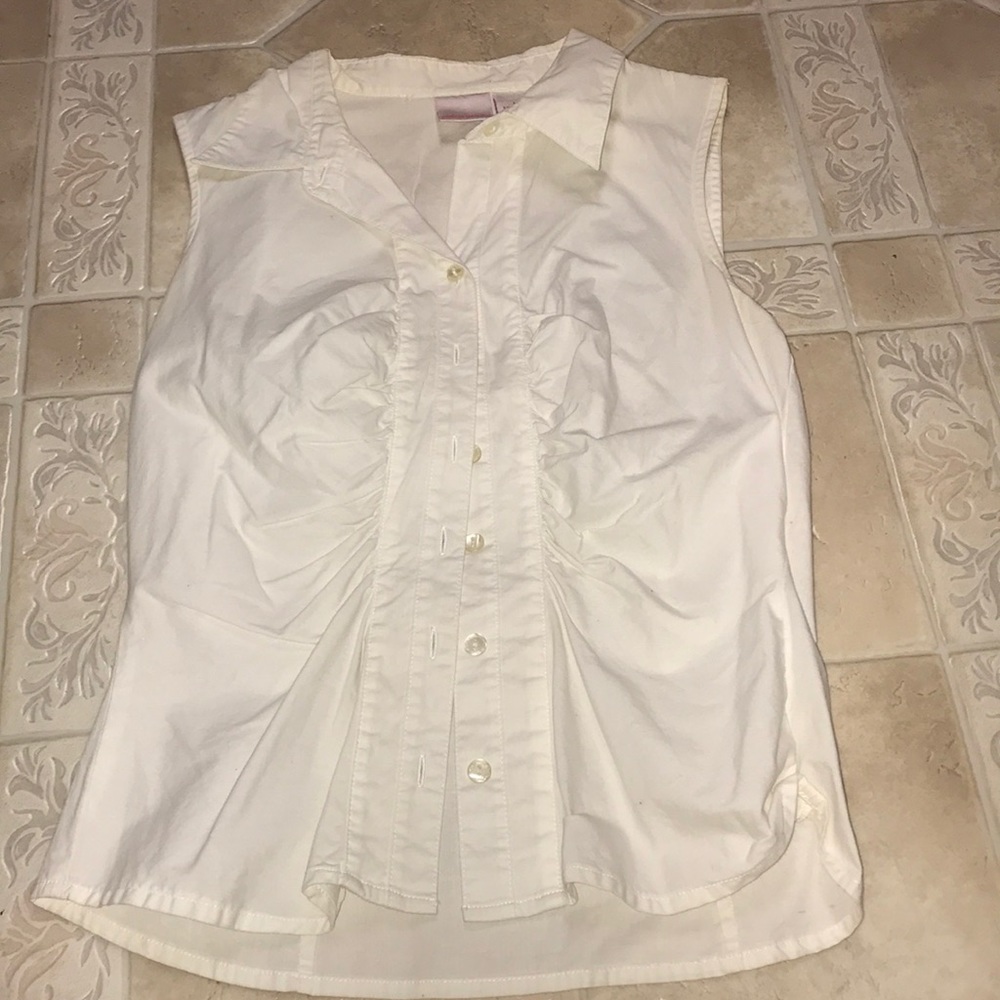 Juniors stretchy sleeveless blouse